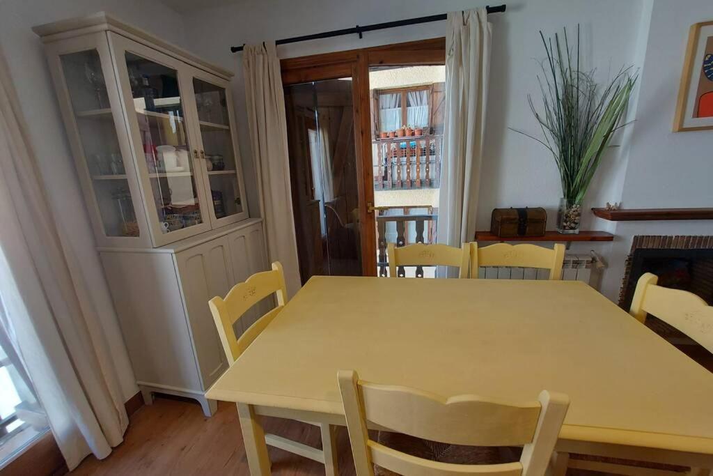 Casa Bihotz - Bonito Y Centrico Apartamento Con Garaje En Sallent Sallent de Gállego Exterior photo
